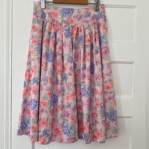 Adorable vintage floral Cottagecore skirt